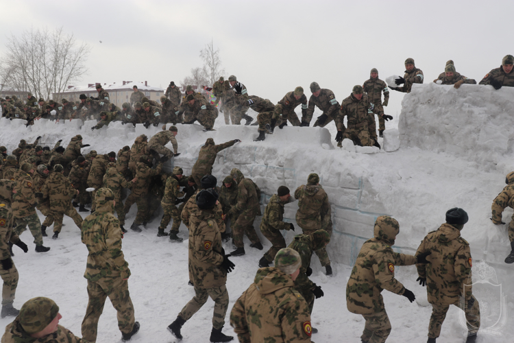В Новосибирском военном институте проводили зиму