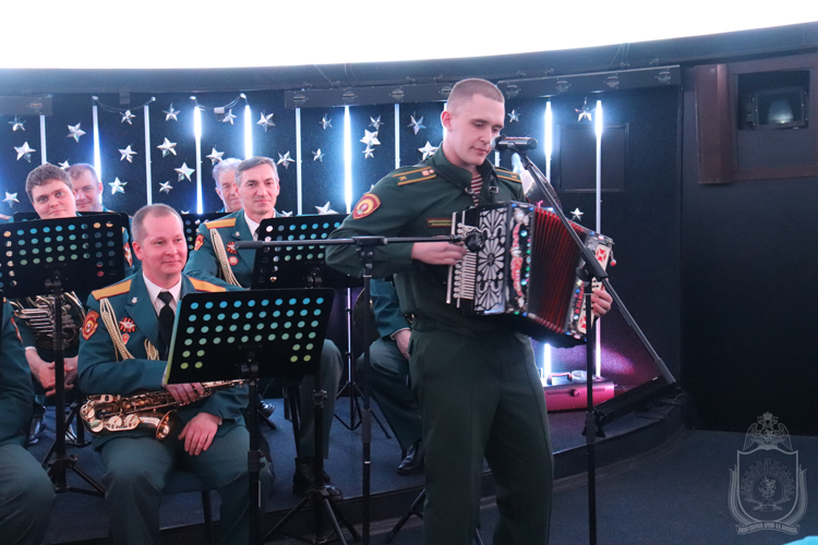 В военном институте поздравили женщин с 8 марта