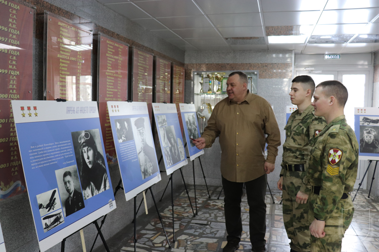 В Новосибирском военном институте открылась передвижная выставка музея города Новосибирска «Парень из нашего города»