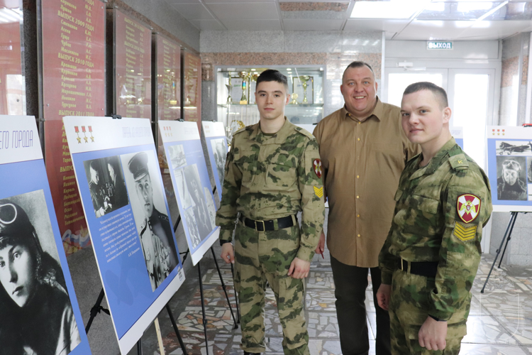 В Новосибирском военном институте открылась передвижная выставка музея города Новосибирска «Парень из нашего города»