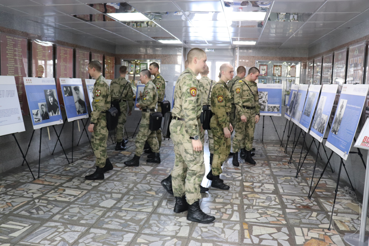 В Новосибирском военном институте открылась передвижная выставка музея города Новосибирска «Парень из нашего города»