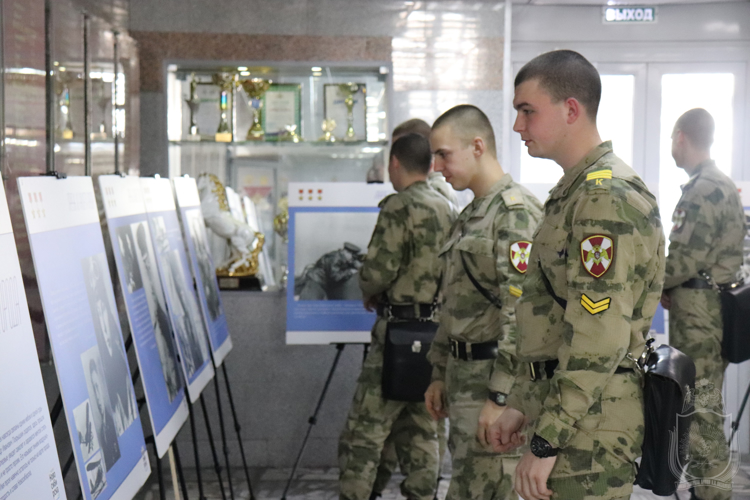 В Новосибирском военном институте открылась передвижная выставка музея города Новосибирска «Парень из нашего города»