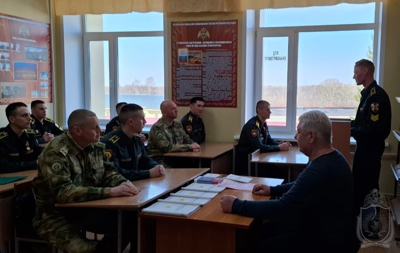 С курсантами военного института проведен научный семинар по вопросам службы войск и безопасности военной службы