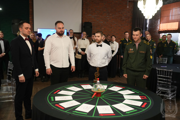 Команда курсантов военного института победила в интеллектуальной игре «Что?Где?Когда?» 