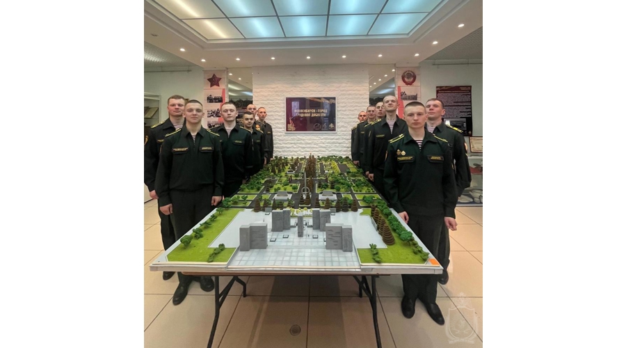 Курсанты военного института посетили выставку «Новосибирск – город трудовой доблести»