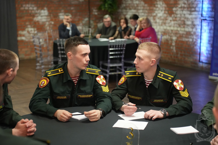 Команда курсантов военного института победила в интеллектуальной игре «Что?Где?Когда?» 