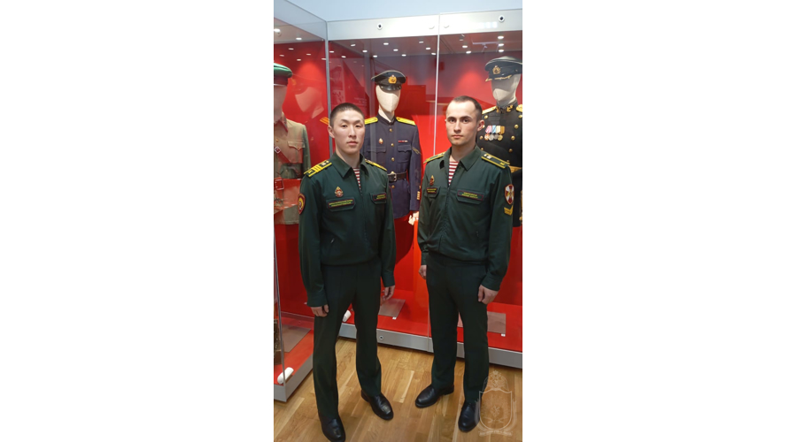 Курсанты военного института посетили выставку Тульского государственного музея оружия