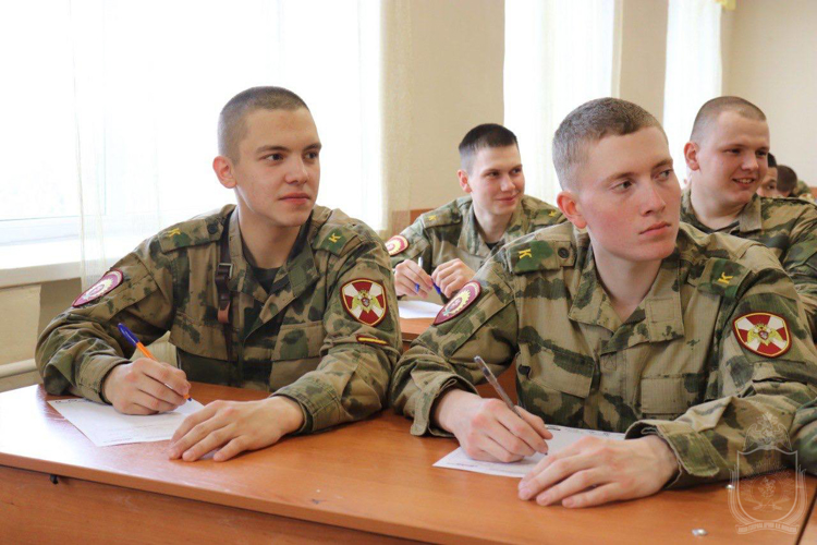 Курсанты Новосибирского военного института приняли участие в «Тотальном диктанте»