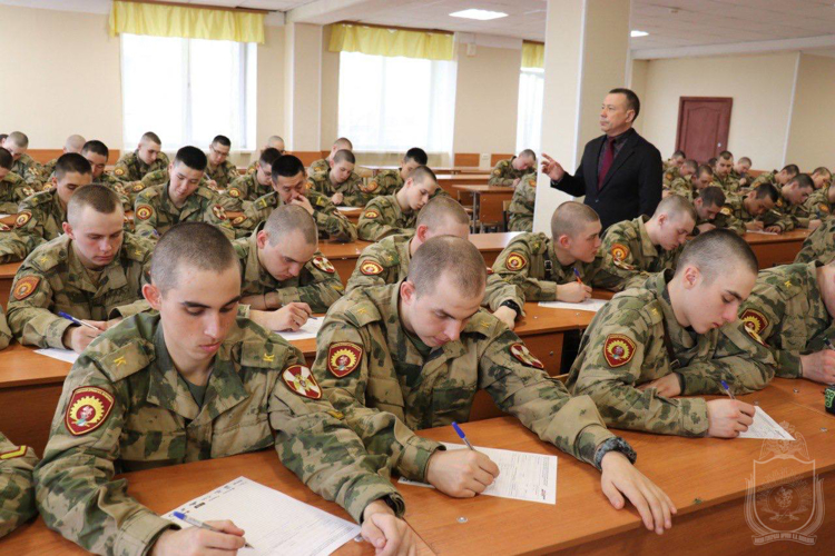 Курсанты Новосибирского военного института приняли участие в «Тотальном диктанте»