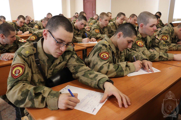 Курсанты Новосибирского военного института приняли участие в «Тотальном диктанте»