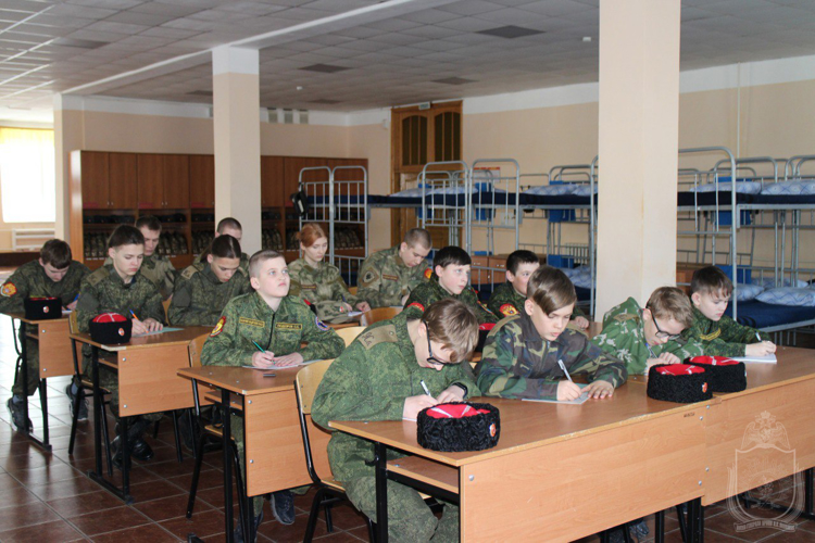 Курсанты Новосибирского военного института провели учебный курс с казачьей молодежью