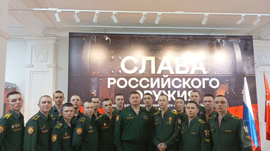 Курсанты военного института посетили выставку Тульского государственного музея оружия