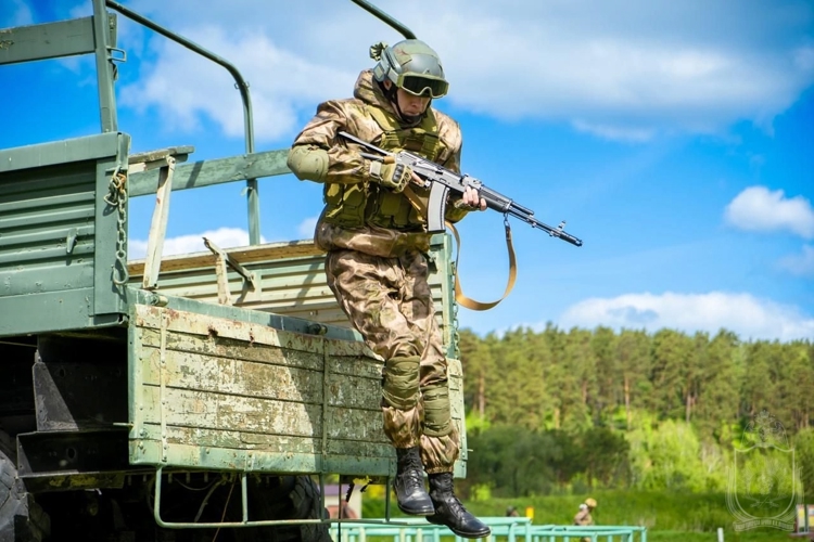 В Новосибирском военном институте прошел региональный финал «Зарницы 2.0»