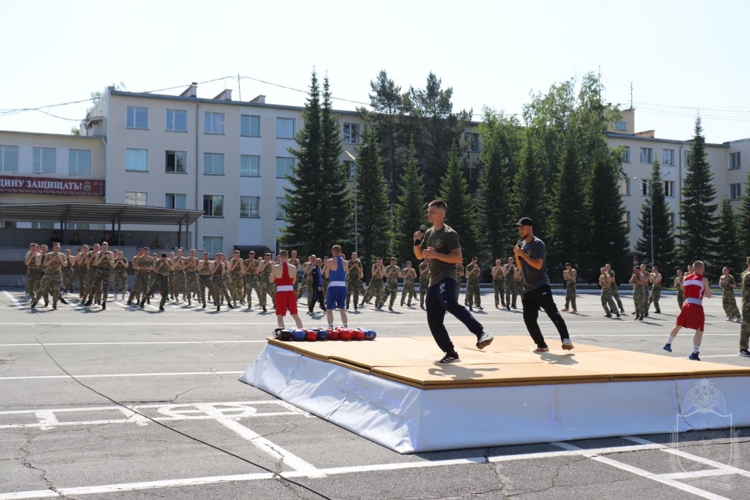 В Новосибирском военном институте провели мастер-класс по боксу