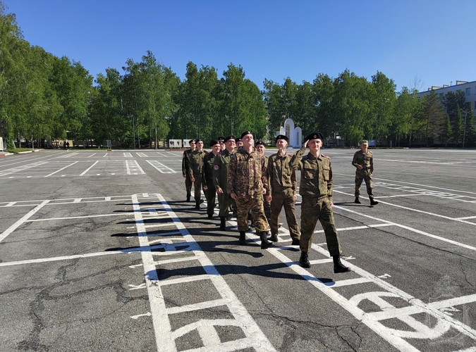 На территории военного института прошли учебные сборы  с кадетами Сибирского кадетского корпуса.