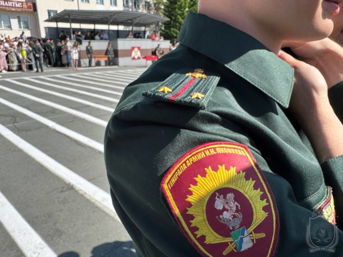 Выпускники Новосибирского военного института получили  первые офицерские звания