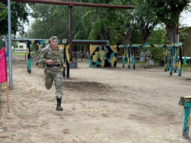 В военном институте прошел чемпионат по преодолении полосы препятствий