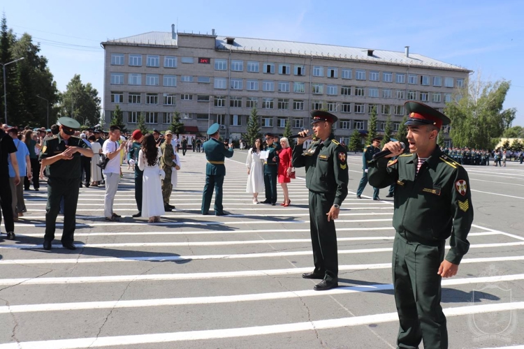 В Новосибирском военном институте состоялся выпуск нового поколения российских офицеров Росгвардии