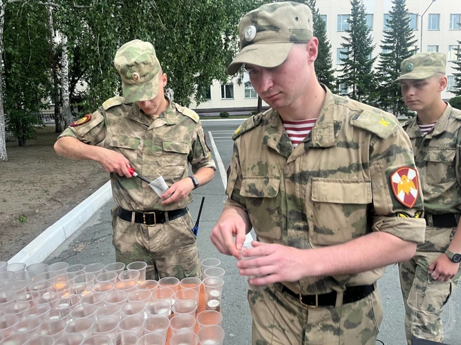 Курсанты военного института приняли участие в акции «Свеча памяти»