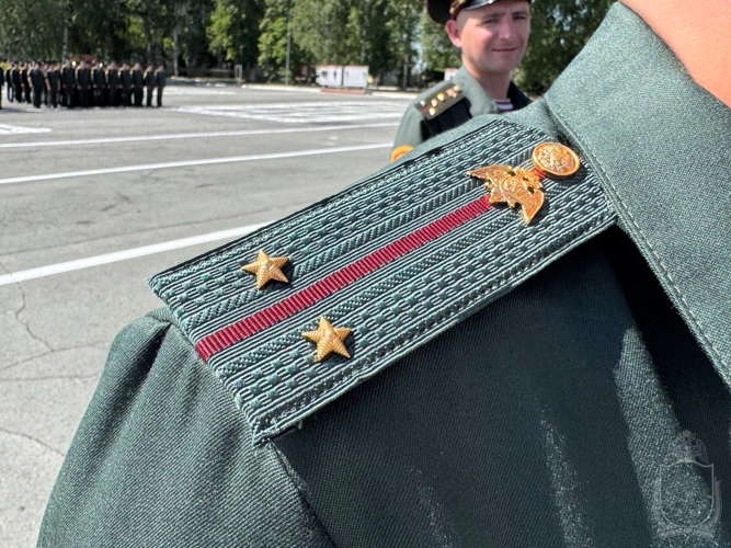 Выпускники Новосибирского военного института получили  первые офицерские звания