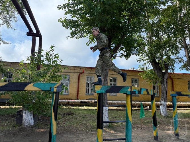 В военном институте прошел чемпионат по преодолении полосы препятствий
