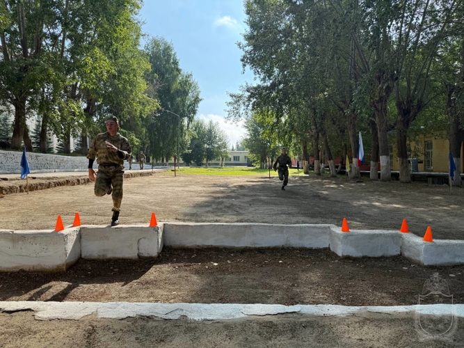 В военном институте прошел чемпионат по преодолении полосы препятствий