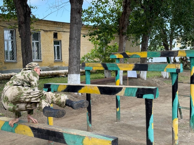 В военном институте прошел чемпионат по преодолении полосы препятствий