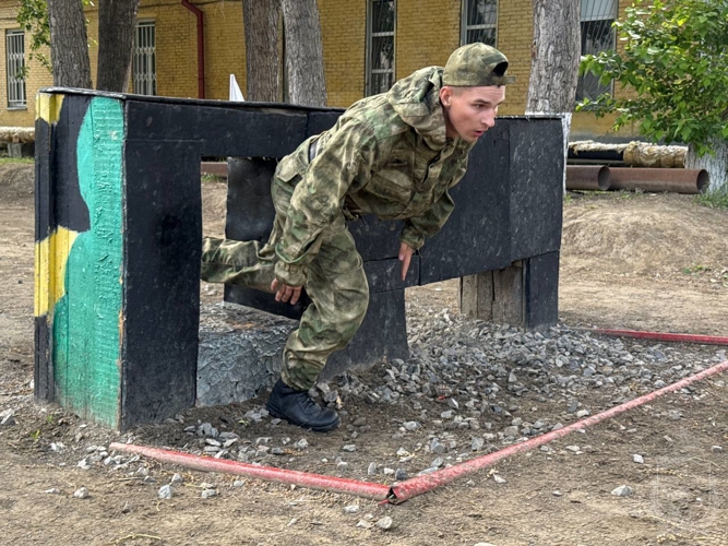 В военном институте прошел чемпионат по преодолении полосы препятствий