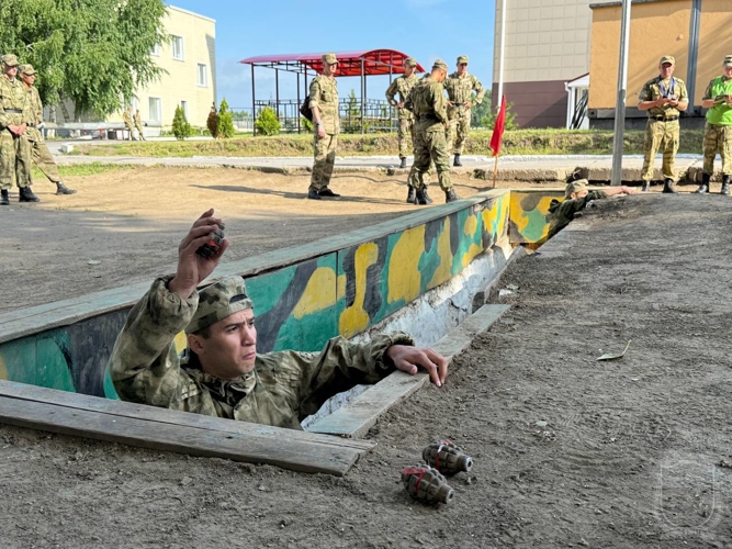 В военном институте прошел чемпионат по преодолении полосы препятствий