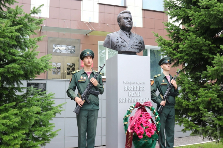 В Новосибирском военном институте проведены мероприятия, посвященные 107-й годовщине со дня рождения генерала армии И.К. Яковлева