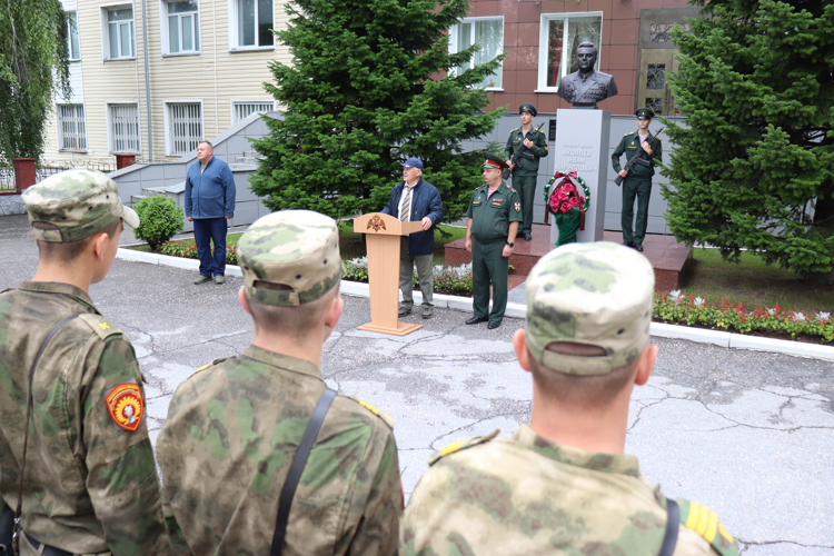 В Новосибирском военном институте проведены мероприятия, посвященные 107-й годовщине со дня рождения генерала армии И.К. Яковлева