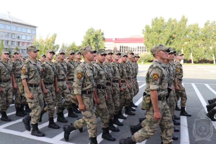Военнослужащие военного института приняли участие в патриотических мероприятиях, посвященных Дню Государственного флага России