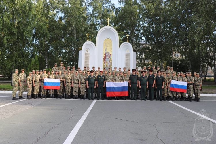 Военнослужащие военного института приняли участие в патриотических мероприятиях, посвященных Дню Государственного флага России