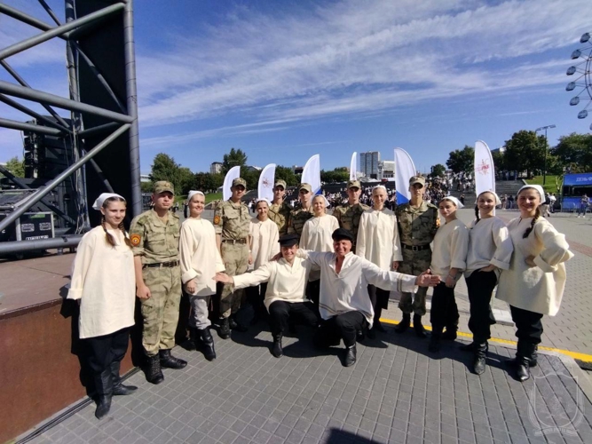 Военнослужащие военного института приняли участие в патриотических мероприятиях, посвященных Дню Государственного флага России