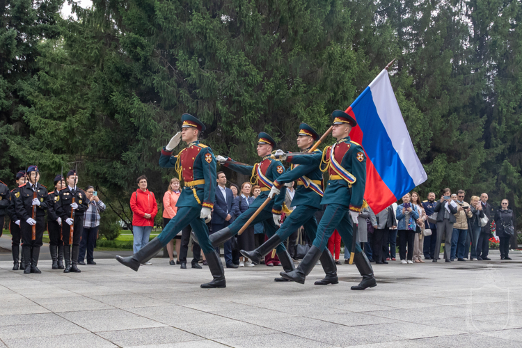Курсанты и офицеры военного института приняли участие в мемориальном мероприятии в рамках научной конференции