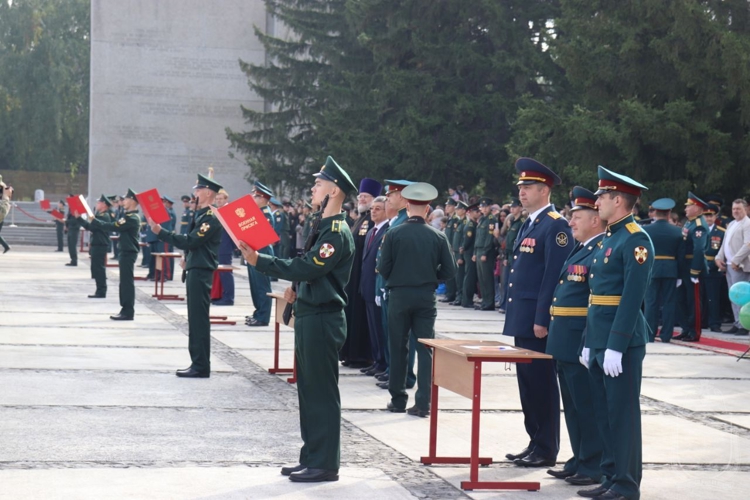 Курсанты 1 курса Новосибирского военного института приняли присягу