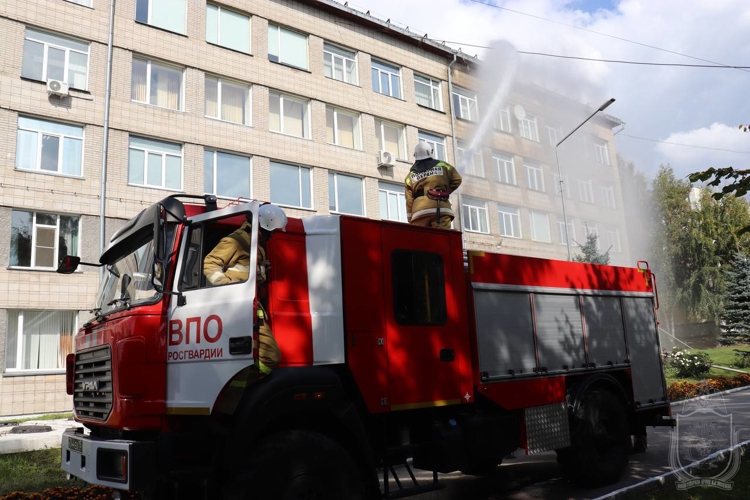 Пожарно-тактические учения прошли в Новосибирском военном институте