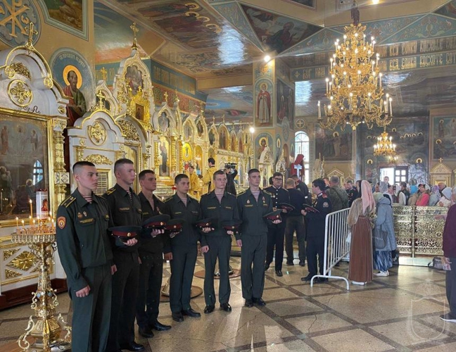 Курсанты военного института приняли участие во встрече ковчега с мощами святителя Тихона