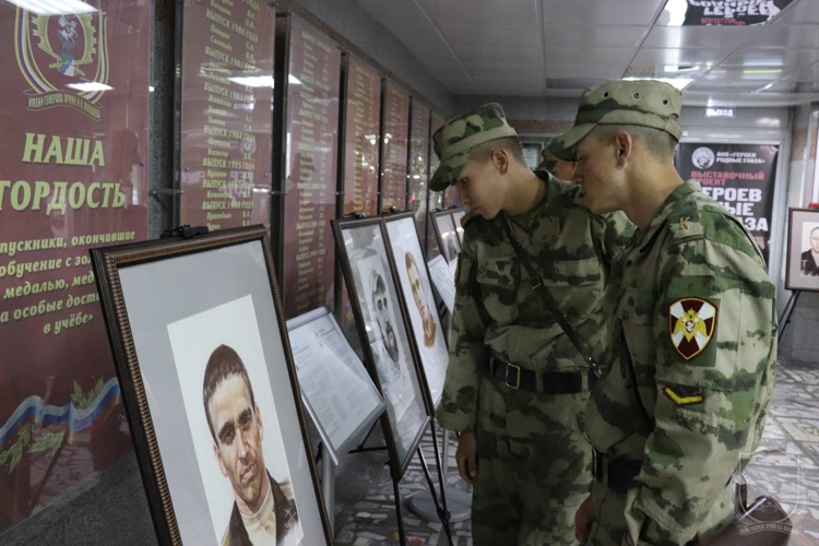 В военном институте организована художественная выставка, посвященная участникам СВО