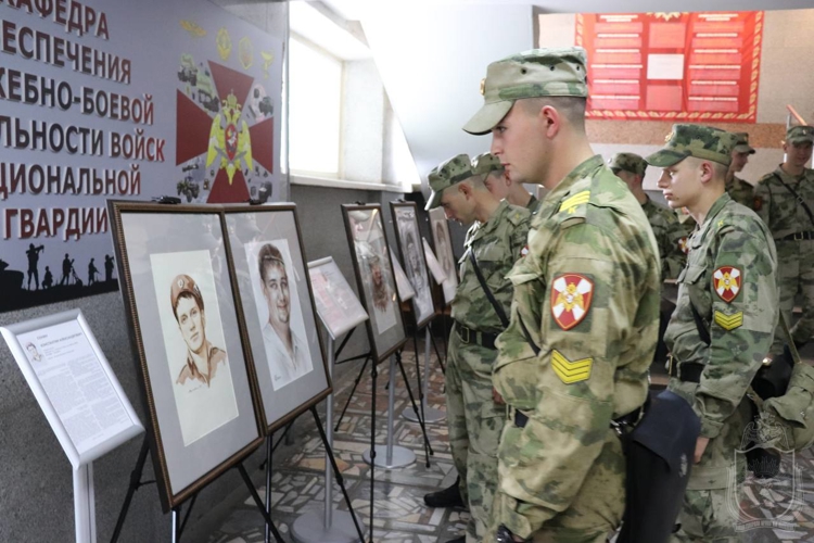 В военном институте организована художественная выставка, посвященная участникам СВО