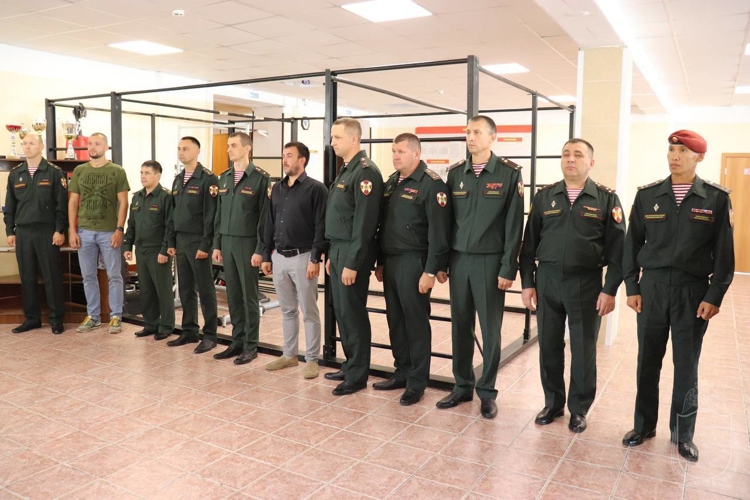 В Новосибирском военном институте увековечили память погибшего выпускника