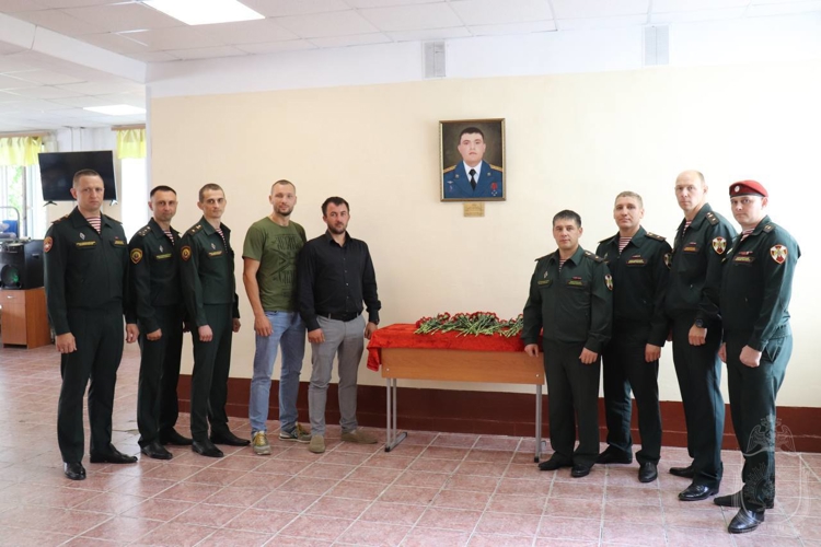 В Новосибирском военном институте увековечили память погибшего выпускника