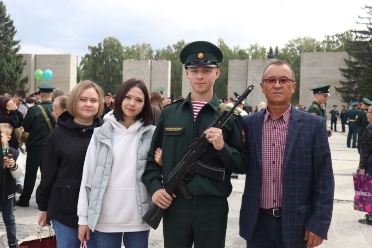 Курсанты 1 курса Новосибирского военного института приняли присягу
