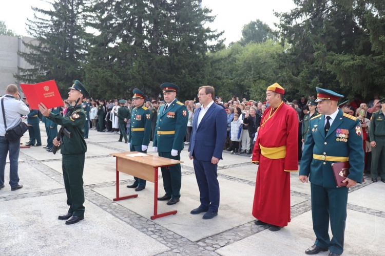 Курсанты 1 курса Новосибирского военного института приняли присягу