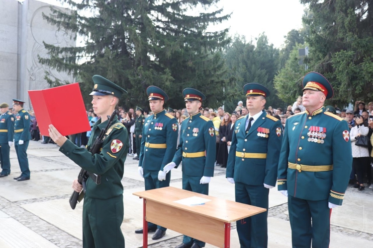 Курсанты 1 курса Новосибирского военного института приняли присягу