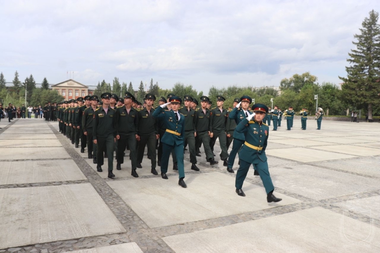 Курсанты 1 курса Новосибирского военного института приняли присягу