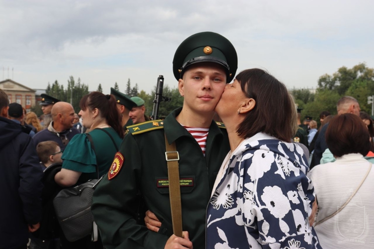 Курсанты 1 курса Новосибирского военного института приняли присягу