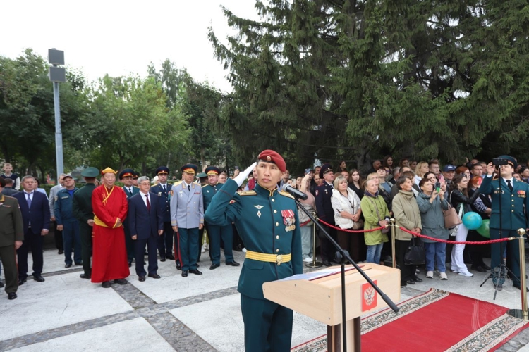 Курсанты 1 курса Новосибирского военного института приняли присягу