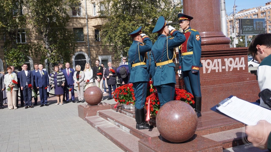 Курсанты Новосибирского военного института отдали дань уважения мужеству жителей блокадного Ленинграда