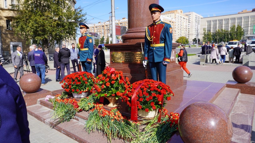 Курсанты Новосибирского военного института отдали дань уважения мужеству жителей блокадного Ленинграда